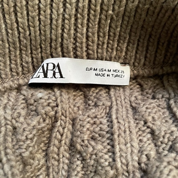 High-waisted knit bottoms. - Picture 3 of 5